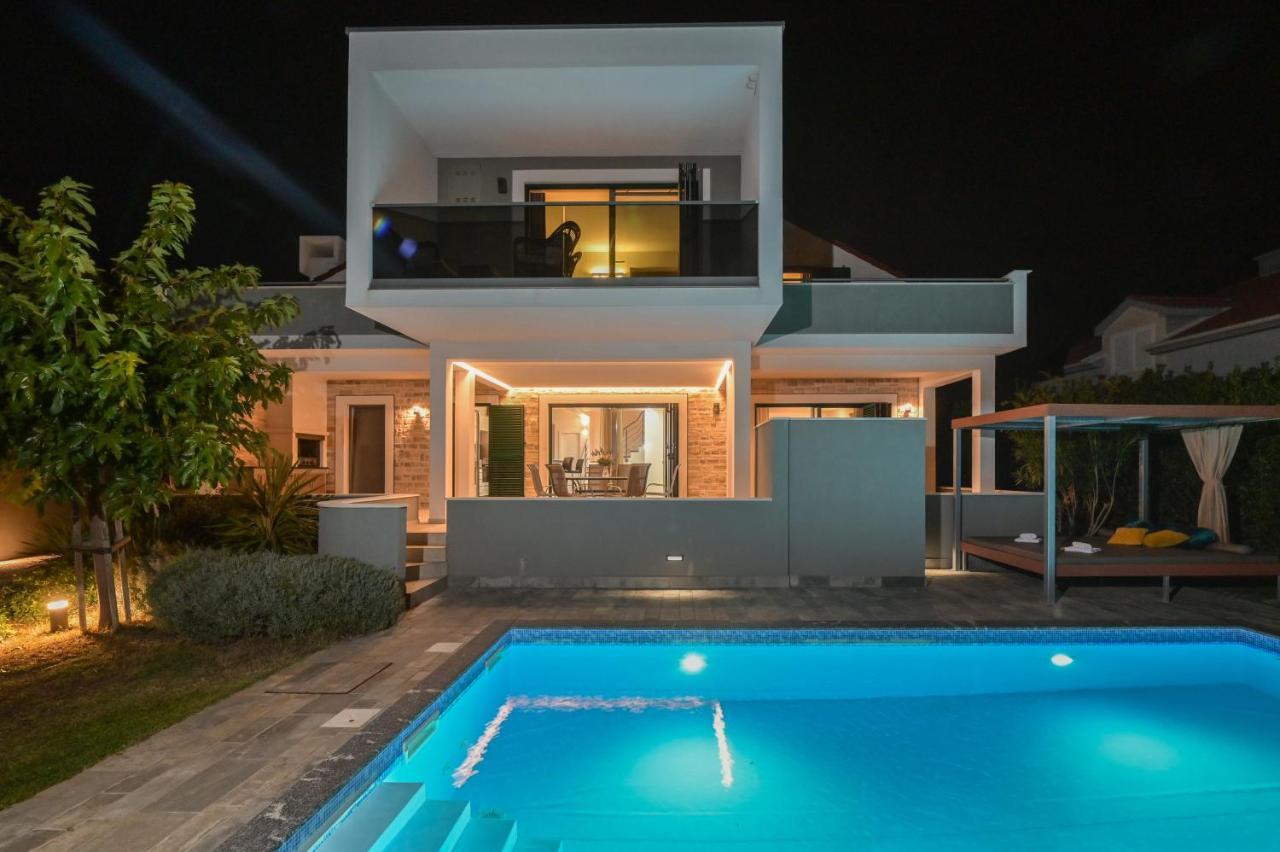 Flavia And Alba - Private Pool Villa Novalja